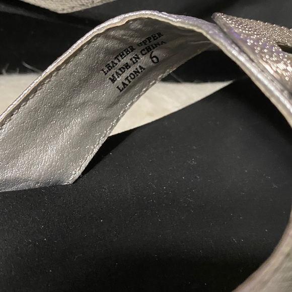 Yellow Box Black and Silver Flip Flops, size 6 EUC - Picture 13 of 13